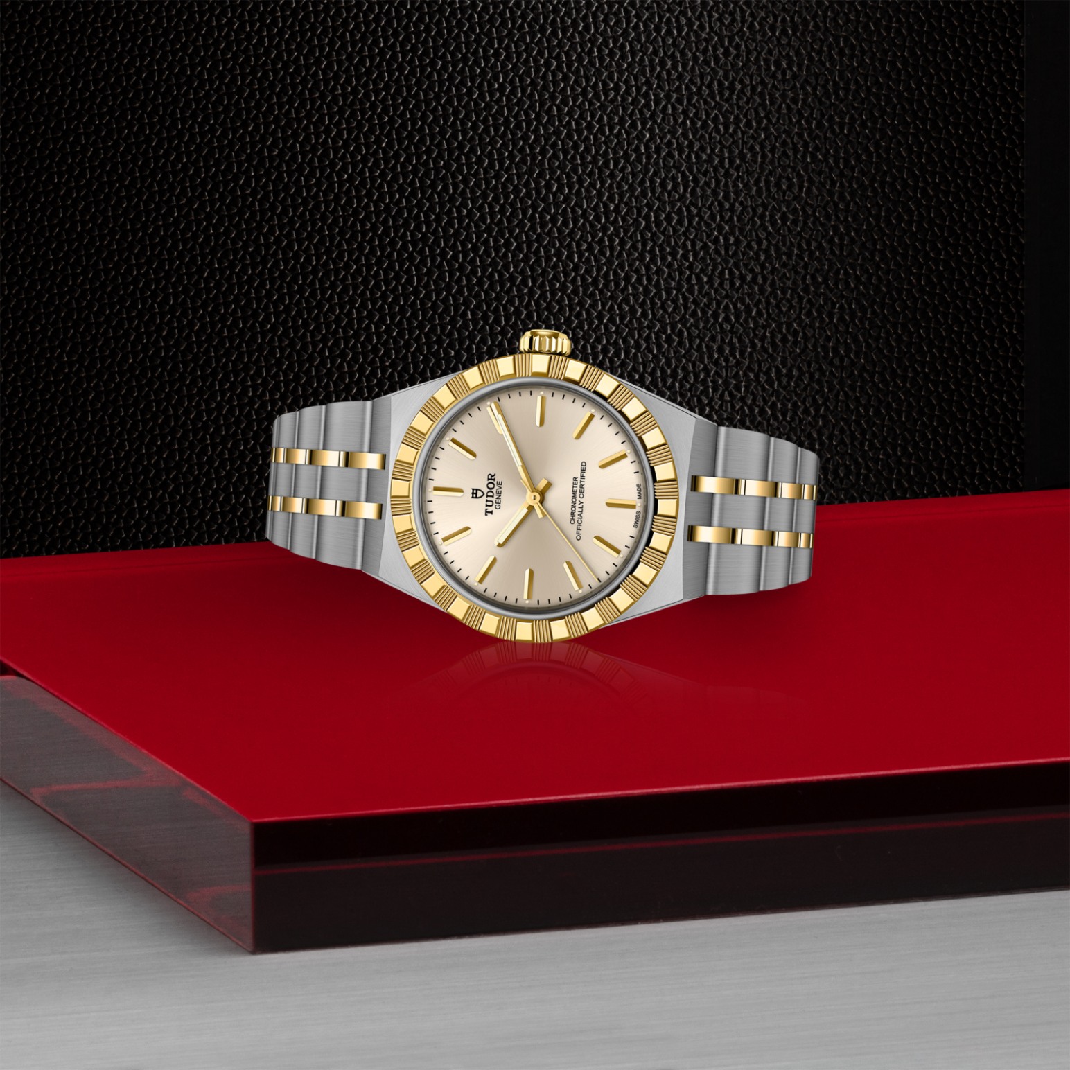 TUDOR TUDOR Royal 30mm stainless steel and yellow gold case, with polished and satin finish - M2830A1A3-0003 at Pons 1845