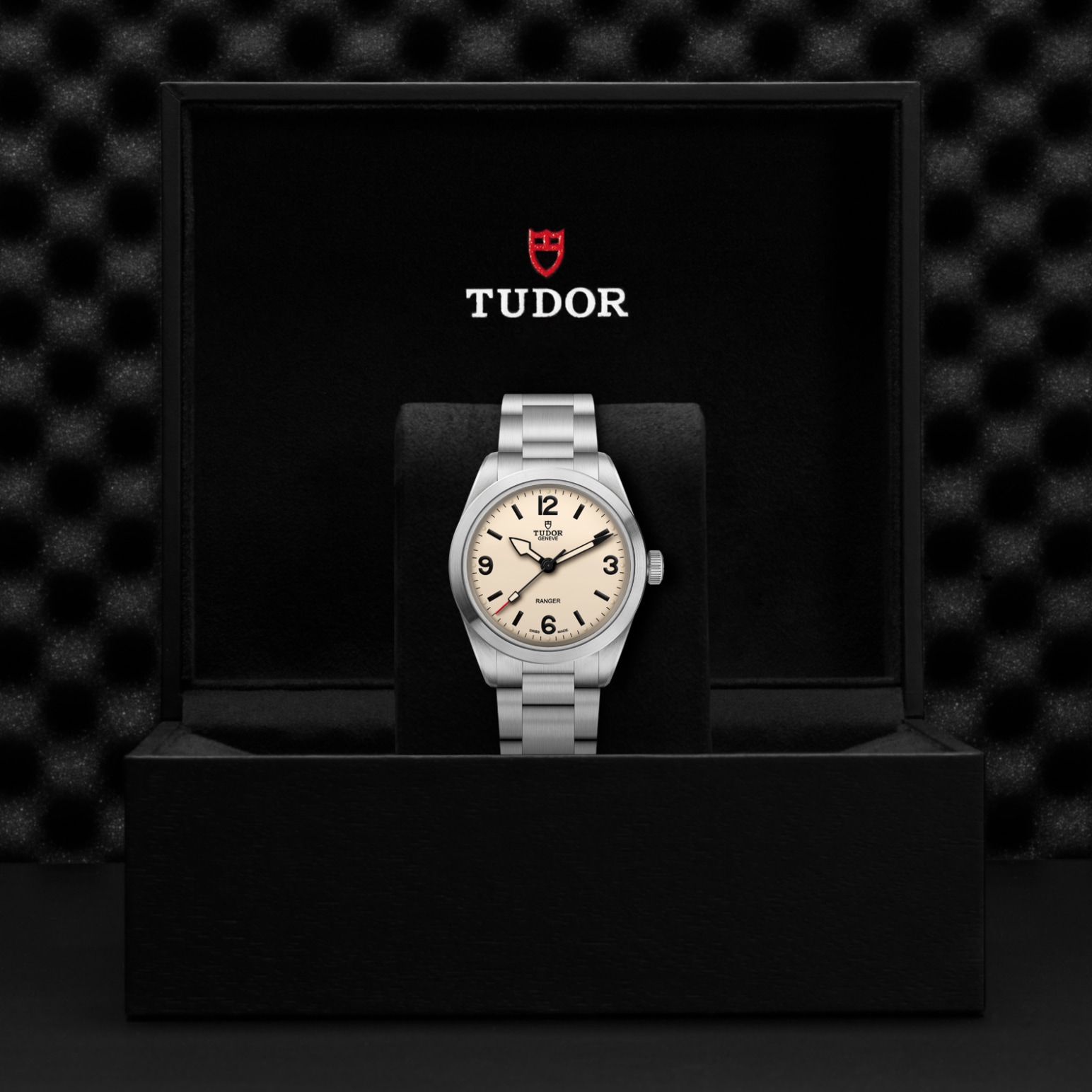 TUDOR Ranger Caja de acero de 39 mm, acabado satinado - M79950-0008 en Pons 1845